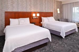 Queen Room with Two Queen Beds room in Courtyard Pittsburgh Monroeville
