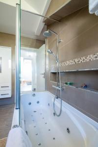 Chiefs Suite - Kriste