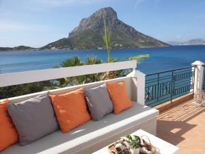 Aegean Villa-On beach apartment! Ideal choice!