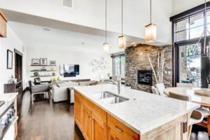 3 Bedroom Luxury Residence In Lionshead Village - Mere Steps To Eagle Bahn Gondola