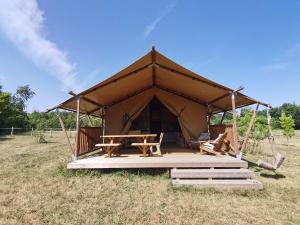 Tentes de luxe Tente Lodge 13 couchages : photos des chambres
