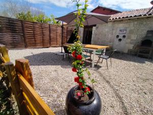 Maisons de vacances Domaine Jasmin, 6 Gites typiquement Charentais avec Piscines : photos des chambres