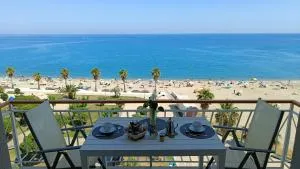 Maremare, really on the Beach, with private parking - Carcare