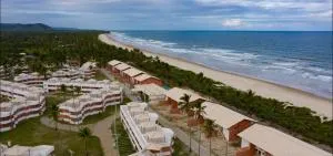 Apto em condomínio na praia, com terraço, em Ilhéus-BA - Ponta do Ramo