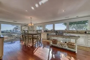 King's Queen - Dundee