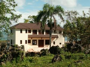 Beachfront Villa Bahia Rincon