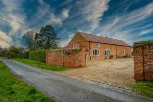 Chestnut Barn, North Norfolk with private hot tub & close to beaches - Little Barningham