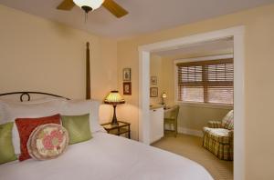 King Room with Balcony room in 1906 Lodge