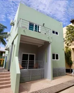 MeMe's Place - Hatchet Cay