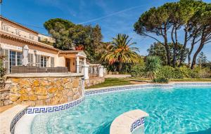 Maisons de vacances Stunning Home In Les Adrets-de-lestre With Wifi, 7 Bedrooms And Heated Swimming Pool : photos des chambres