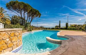 Maisons de vacances Stunning Home In Les Adrets-de-lestre With Wifi, 7 Bedrooms And Heated Swimming Pool : photos des chambres