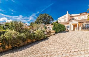 Maisons de vacances Stunning Home In Les Adrets-de-lestre With Wifi, 7 Bedrooms And Heated Swimming Pool : photos des chambres