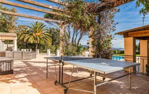 Maisons de vacances Stunning Home In Les Adrets-de-lestre With Wifi, 7 Bedrooms And Heated Swimming Pool : photos des chambres