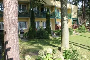 Hotel Zielony & OW Borowik & Pensjonat Manhattan - Centrum Rekreacji i Wypoczynku GASTROTUR - 迪拉基