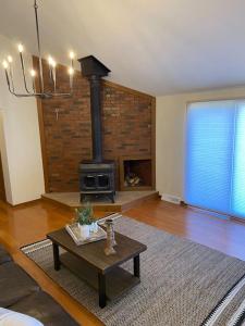 Dave & Susies Place Across from Notting Hill Farm!