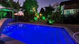 Vila Pitangueira - Flat Céu - No centro de Serra Grande com Piscina, Jacuzzi, Internet Veloz - Uruçuca