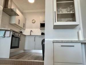 Clifton Seafront Apartments - Sandown, Isle of Wight - FREE Return Car Ferry for 3 nights or more