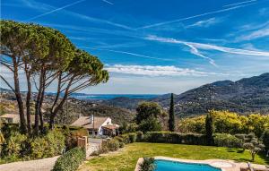 Maisons de vacances Stunning Home In Les Adrets-de-lestre With Wifi, 7 Bedrooms And Heated Swimming Pool : photos des chambres