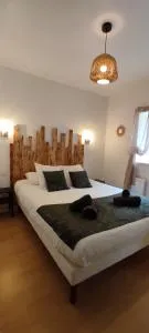 Gîte - Les Pivoines - Les Jardins de Kerellec - 20min de la mer 4 à 6 personnes terrasse jacuzzi - Mespaul