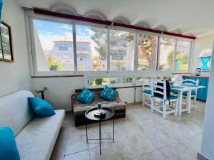 Roses, Family vacation, swimming pool & barbecue