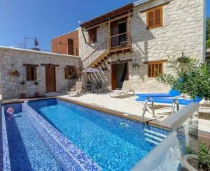 Stonehouse with private swimming pool - Amargeti