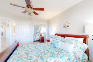 Sunset Harbor Palms 2-106