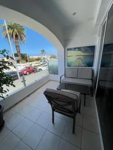 Apartment A/c - Fibra - SmartTv - modern - 洛斯雷亚莱霍斯