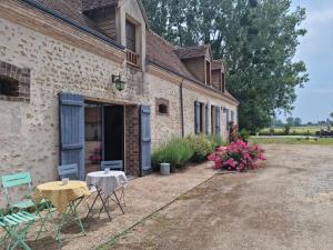 B&B / Chambres d'hotes L 'Aupinouse Chambre double Pivoine avec salle d'eau privative : photos des chambres