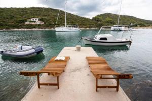 Perina Haven - Island Vis Beachfront