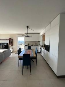 Roses Marines A136 By Avecoeur