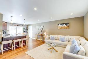 Cottonwood Heights House Deck with Hot Tub!