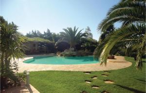 Maisons de vacances Beautiful Home In Cers With 5 Bedrooms, Wifi And Private Swimming Pool : photos des chambres