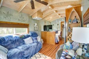 Bay St Louis Houseboat 6 Mi to Old Town and Beach!