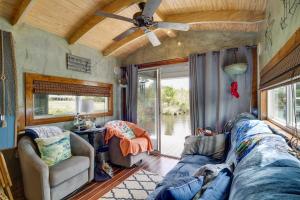 Bay St Louis Houseboat 6 Mi to Old Town and Beach!