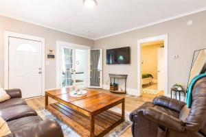 Modern, Rustic Farmhouse Apartment near Downtown