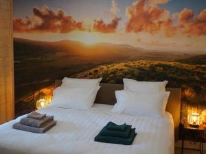 Lodge avec bain à remous privatif, piscine, salle de sport et aire de jeux au bord du golf de Chambon - FR-1-582-370