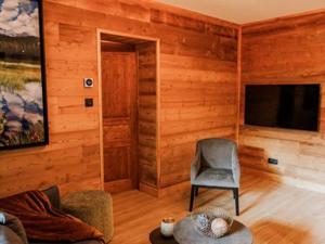 Lodge avec bain à remous privatif, proche du golf et piscine réservée - Confort et activités garanties - FR-1-582-373