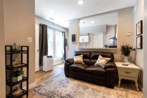 New! Luxury 1BR Flat near Downtown Mount Clemens