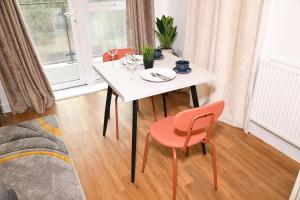 Crayford, Super Cosy 2-Bed Apartment