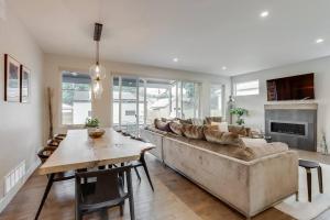 Zen Haus* Lavish Getaway w Gym, Sauna, Hot Tub