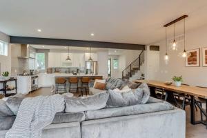 Zen Haus* Lavish Getaway w Gym, Sauna, Hot Tub