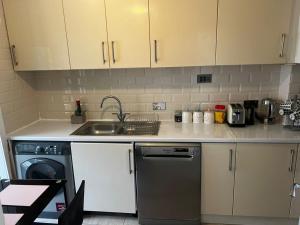 Cosy 2-Bedroom Flat in Finsbury Park, Modern, Convenient & Close to Central London!