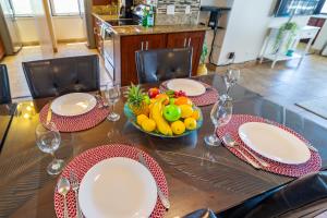 20FL Corner Unit with Stunning Ocean Views & Parking