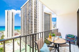 20FL Lanai condo with ocean & bay views, beach access