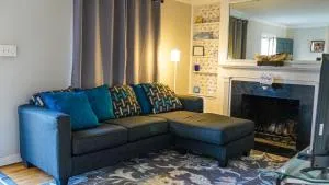 Stylish 3BR Historic Charm, Walk to Franklin Park - Whitehall