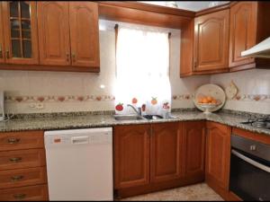 Villa Xato en la Costa Dorada: Relájate en una Casa con Piscina Privada y Cerca de la Playa - ES-221-14