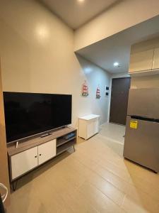 EJs Staycation 4th F with 200mbps Wi-Fi and NETFLIX