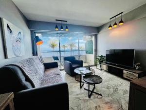 Flat design with SEA view promenade des anglais