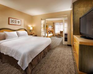 Suite room in Portofino Inn and Suites Anaheim Hotel