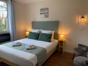 Hotels Logis Hotel Emeraude des Bois : photos des chambres